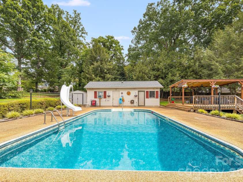 318 Sharon Avenue, Lenoir, NC 28645.  MLS# CAR4405501, YatesRealty ID 43157. 