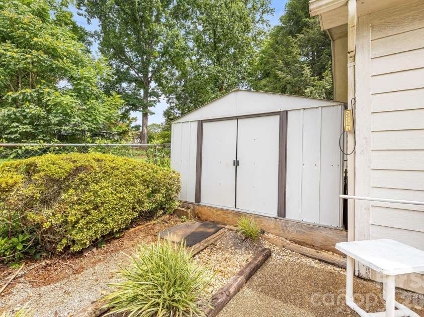 318 Sharon Avenue, Lenoir, NC 28645.  MLS# CAR4405501, YatesRealty ID 43157. 