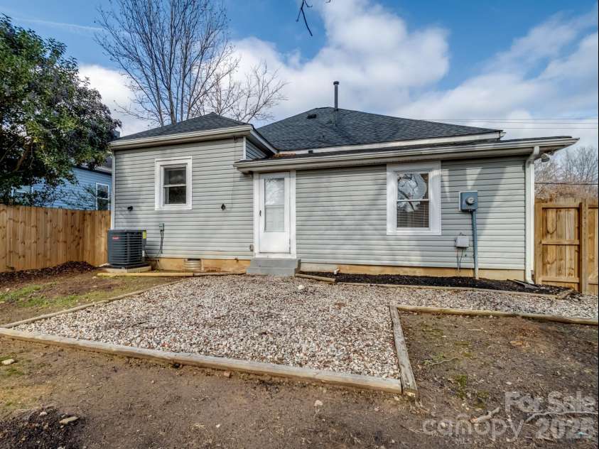 4313 Hovis Road, Charlotte, NC 28208.  MLS# CAR4322663, YatesRealty ID 4316. 