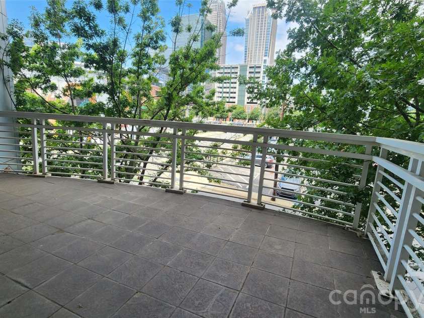 505 6th Street, Charlotte, NC 28202.  MLS# CAR4352098, YatesRealty ID 4316. Large Covered Patio