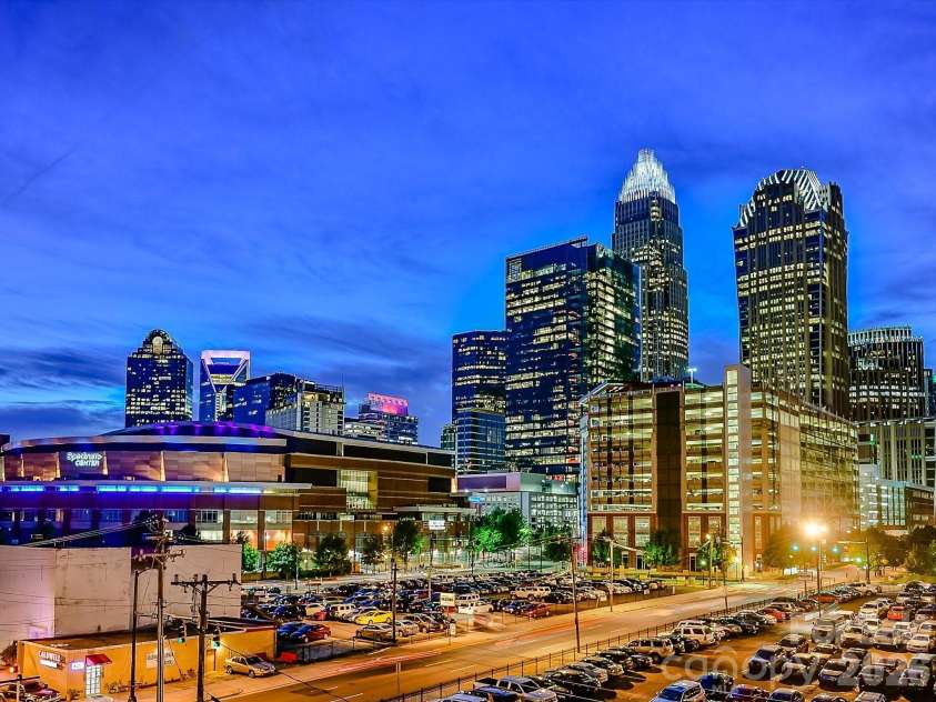 505 6th Street, Charlotte, NC 28202.  MLS# CAR4392815, YatesRealty ID 4316. Amazing skyline view at night