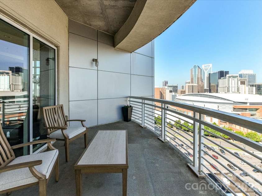 505 6th Street, Charlotte, NC 28202.  MLS# CAR4392815, YatesRealty ID 4316. Balcony