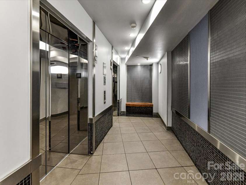 505 6th Street, Charlotte, NC 28202.  MLS# CAR4392815, YatesRealty ID 4316. Lobby/Elevator