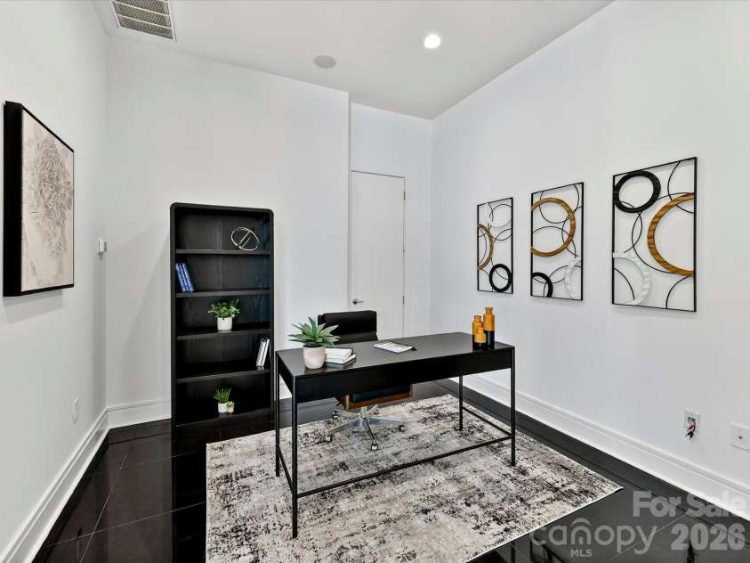505 6th Street, Charlotte, NC 28202.  MLS# CAR4392815, YatesRealty ID 4316. Office/Flex room