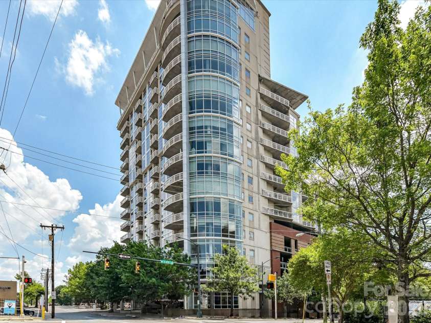 505 6th Street, Charlotte, NC 28202.  MLS# CAR4392815, YatesRealty ID 4316. The Courtside Building
