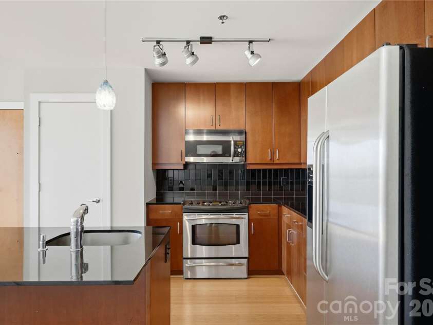 505 6th Street, Charlotte, NC 28202.  MLS# CAR4429306, YatesRealty ID 4316. 