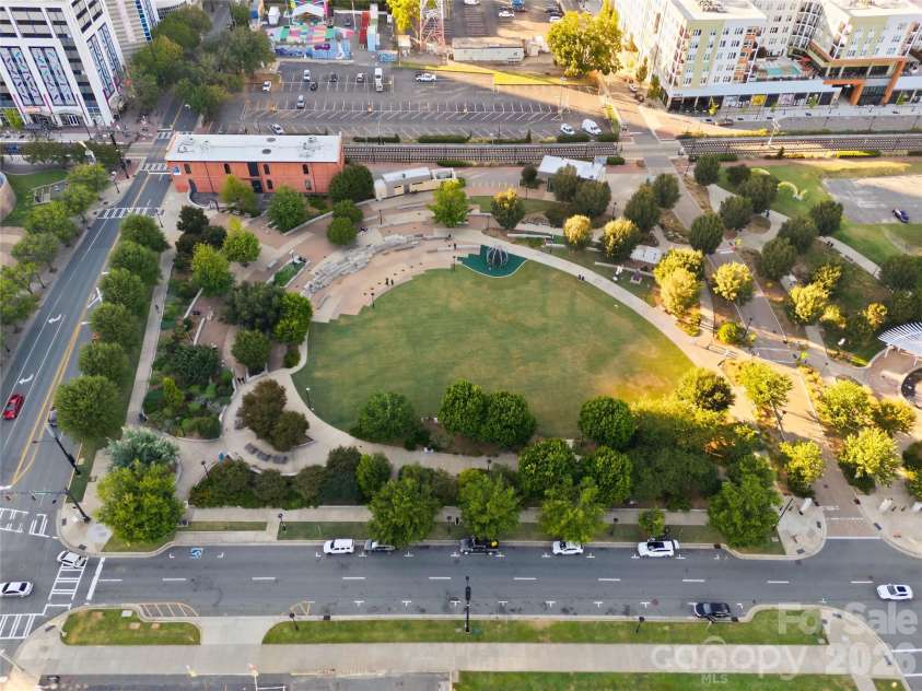 505 6th Street, Charlotte, NC 28202.  MLS# CAR4429306, YatesRealty ID 4316. Beautiful First Ward Park hosts activities and events throughout the year.