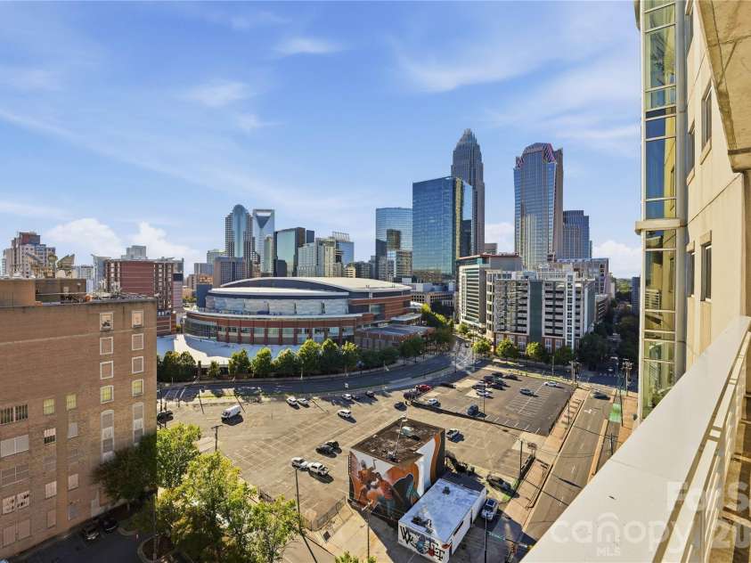 505 6th Street, Charlotte, NC 28202.  MLS# CAR4429306, YatesRealty ID 4316. Skyline views from your terrace.