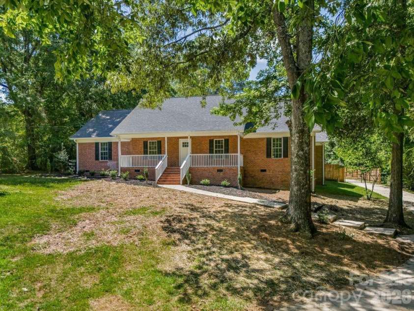 663 Lakeside Drive, Rock Hill, SC 29730.  MLS# CAR4412579, YatesRealty ID 43160. 
