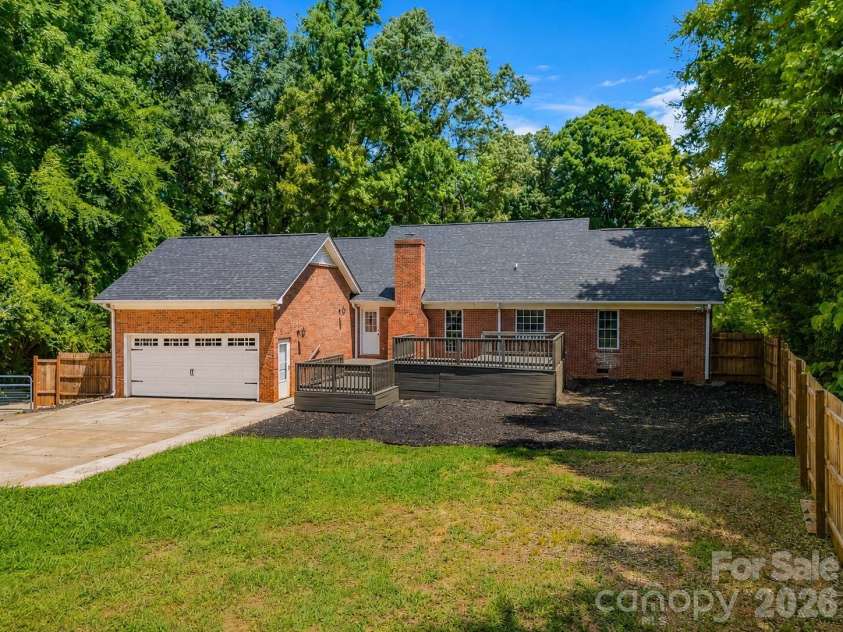 663 Lakeside Drive, Rock Hill, SC 29730.  MLS# CAR4412579, YatesRealty ID 43160. 