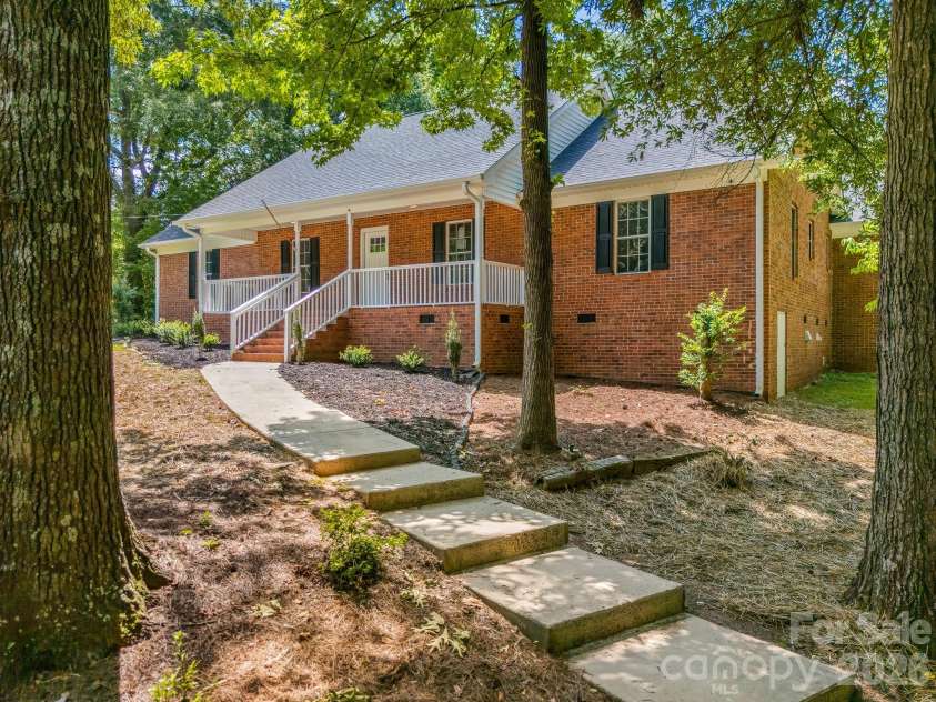 663 Lakeside Drive, Rock Hill, SC 29730.  MLS# CAR4412579, YatesRealty ID 43160. 