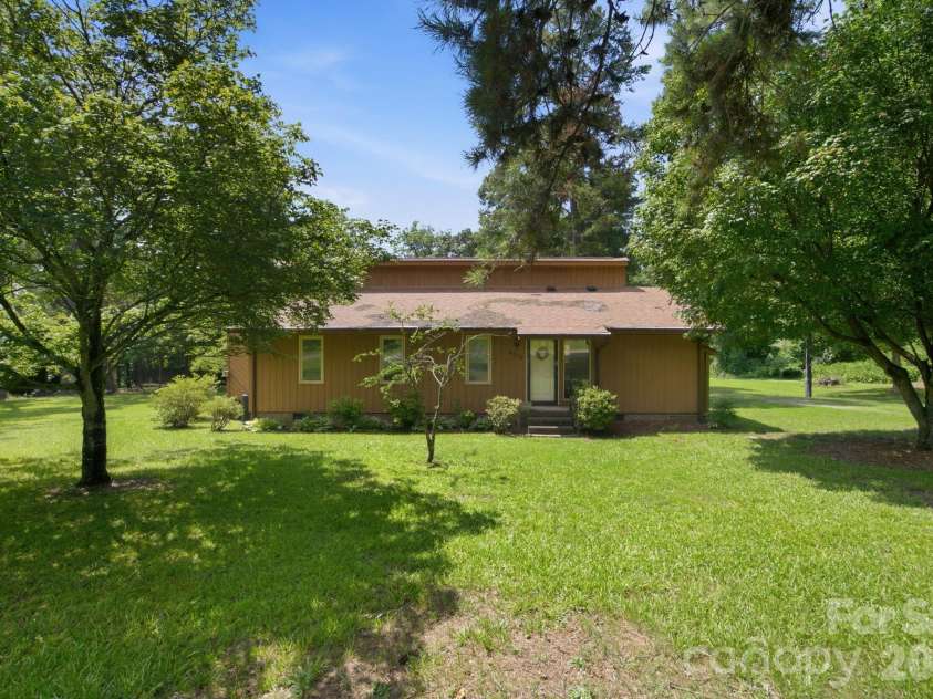 8016 Hedrick Circle, Huntersville, NC 28078.  MLS# CAR4412176, YatesRealty ID 43162. 