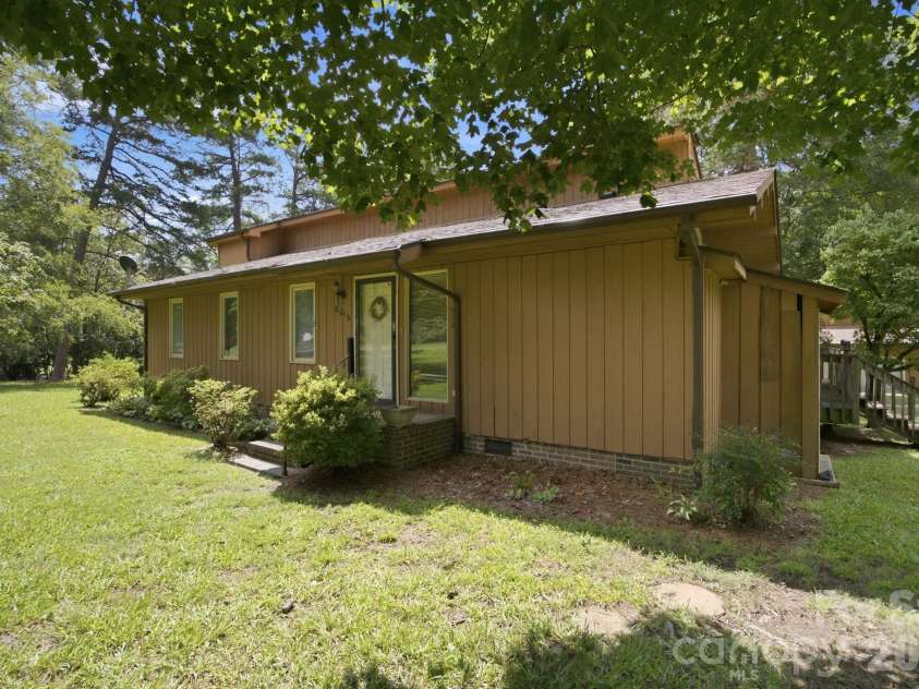 8016 Hedrick Circle, Huntersville, NC 28078.  MLS# CAR4412176, YatesRealty ID 43162. 