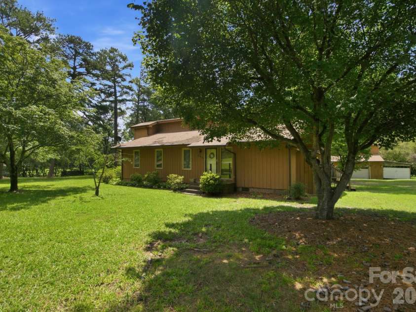 8016 Hedrick Circle, Huntersville, NC 28078.  MLS# CAR4412176, YatesRealty ID 43162. 