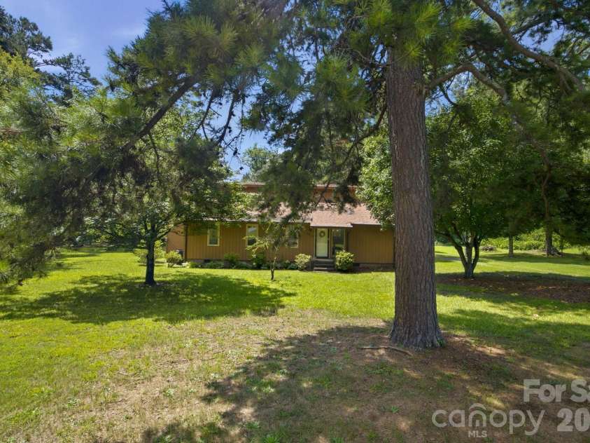 8016 Hedrick Circle, Huntersville, NC 28078.  MLS# CAR4412176, YatesRealty ID 43162. 
