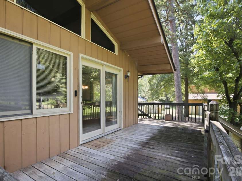8016 Hedrick Circle, Huntersville, NC 28078.  MLS# CAR4412176, YatesRealty ID 43162. 