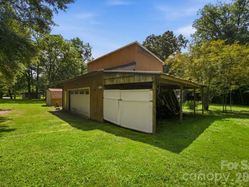 8016 Hedrick Circle, Huntersville, NC 28078.  MLS# CAR4412176, YatesRealty ID 43162. 