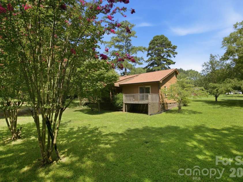 8016 Hedrick Circle, Huntersville, NC 28078.  MLS# CAR4412176, YatesRealty ID 43162. 