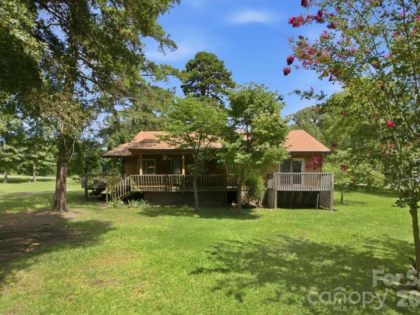 8016 Hedrick Circle, Huntersville, NC 28078.  MLS# CAR4412176, YatesRealty ID 43162. 