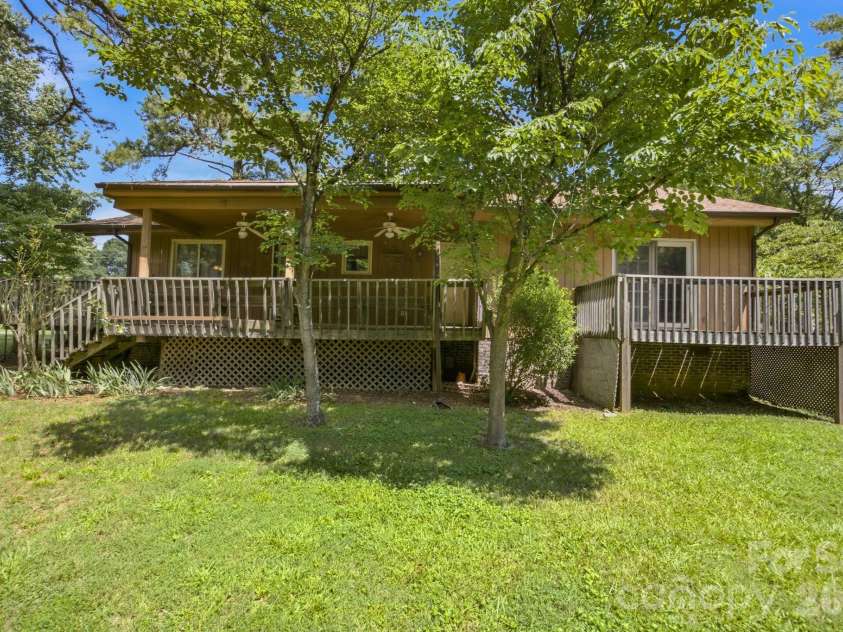 8016 Hedrick Circle, Huntersville, NC 28078.  MLS# CAR4412176, YatesRealty ID 43162. 