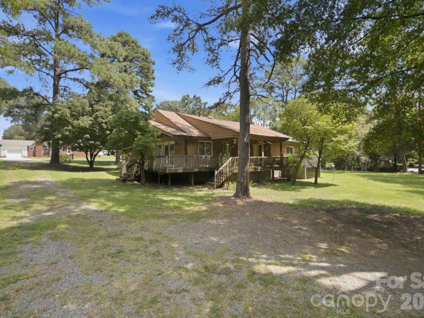 8016 Hedrick Circle, Huntersville, NC 28078.  MLS# CAR4412176, YatesRealty ID 43162. 