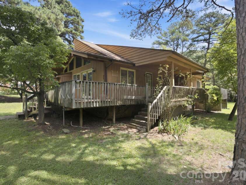 8016 Hedrick Circle, Huntersville, NC 28078.  MLS# CAR4412176, YatesRealty ID 43162. 