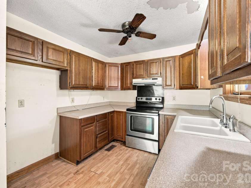 8016 Hedrick Circle, Huntersville, NC 28078.  MLS# CAR4412176, YatesRealty ID 43162. 