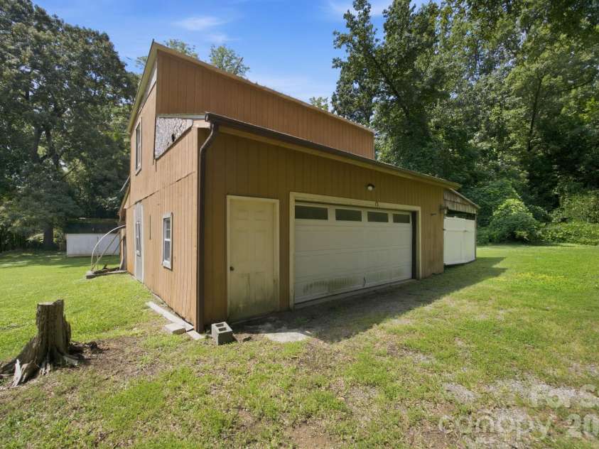 8016 Hedrick Circle, Huntersville, NC 28078.  MLS# CAR4412176, YatesRealty ID 43162. 