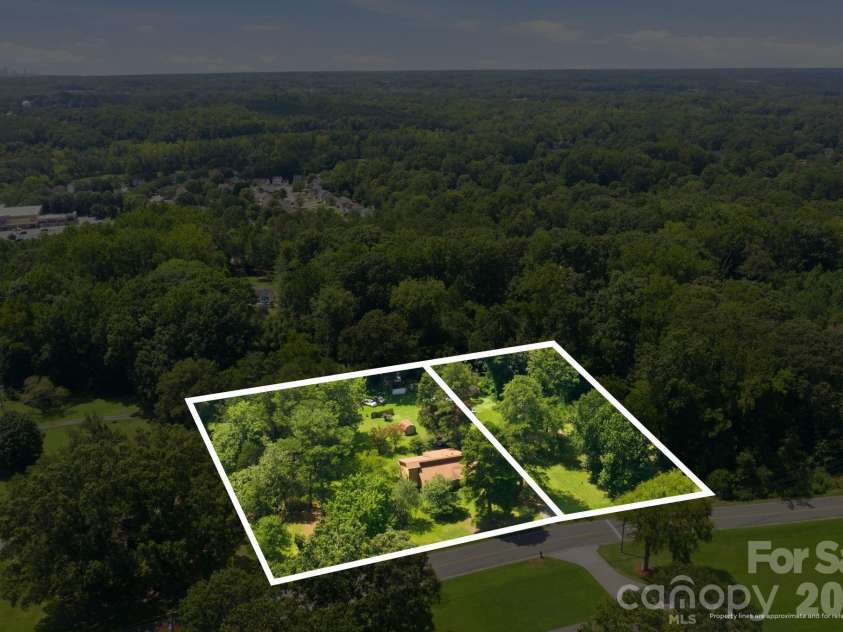 8016 Hedrick Circle, Huntersville, NC 28078.  MLS# CAR4412176, YatesRealty ID 43162. 