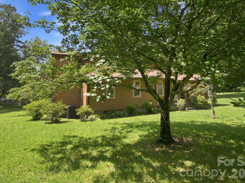 8016 Hedrick Circle, Huntersville, NC 28078.  MLS# CAR4412176, YatesRealty ID 43162. 