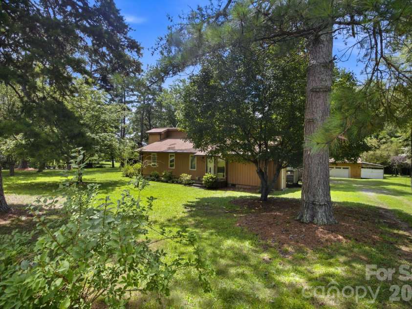 8016 Hedrick Circle, Huntersville, NC 28078.  MLS# CAR4412176, YatesRealty ID 43162. 