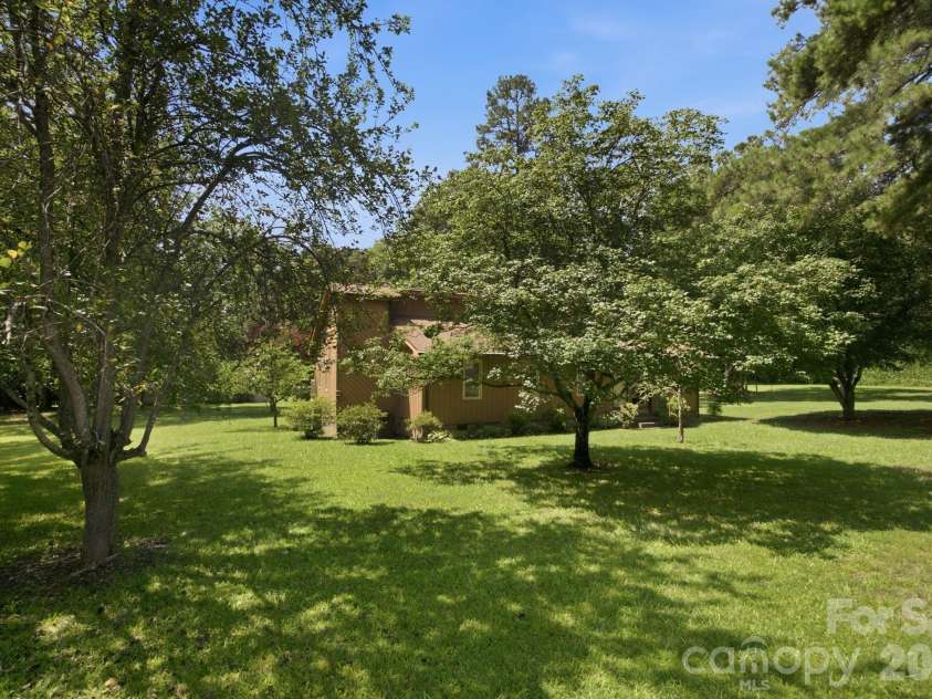 8016 Hedrick Circle, Huntersville, NC 28078.  MLS# CAR4412176, YatesRealty ID 43162. 