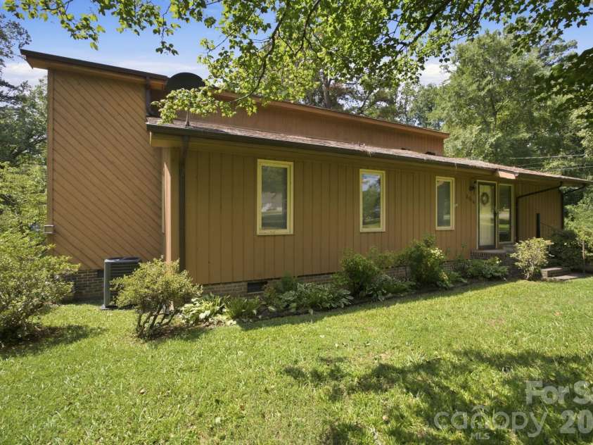 8016 Hedrick Circle, Huntersville, NC 28078.  MLS# CAR4412176, YatesRealty ID 43162. 