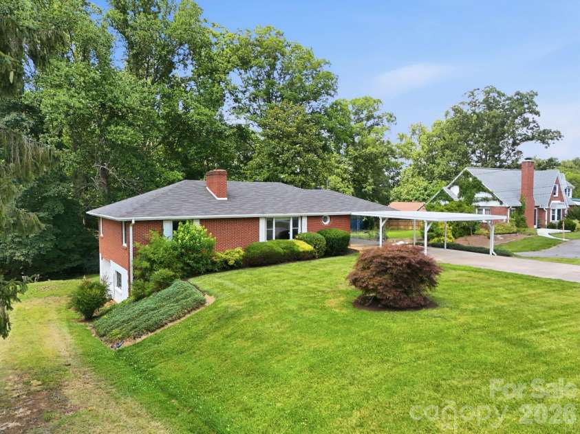 845 Sand Hill Road, Asheville, NC 28806.  MLS# CAR4407954, YatesRealty ID 43166. 