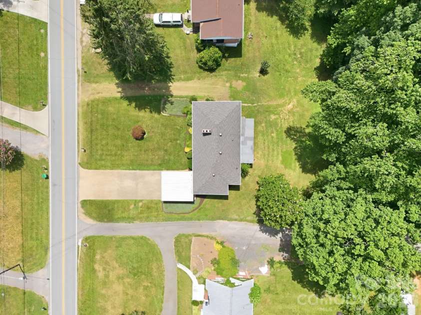845 Sand Hill Road, Asheville, NC 28806.  MLS# CAR4407954, YatesRealty ID 43166. 