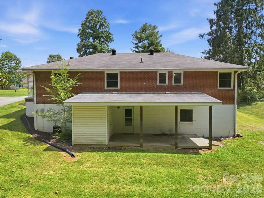 845 Sand Hill Road, Asheville, NC 28806.  MLS# CAR4407954, YatesRealty ID 43166. 