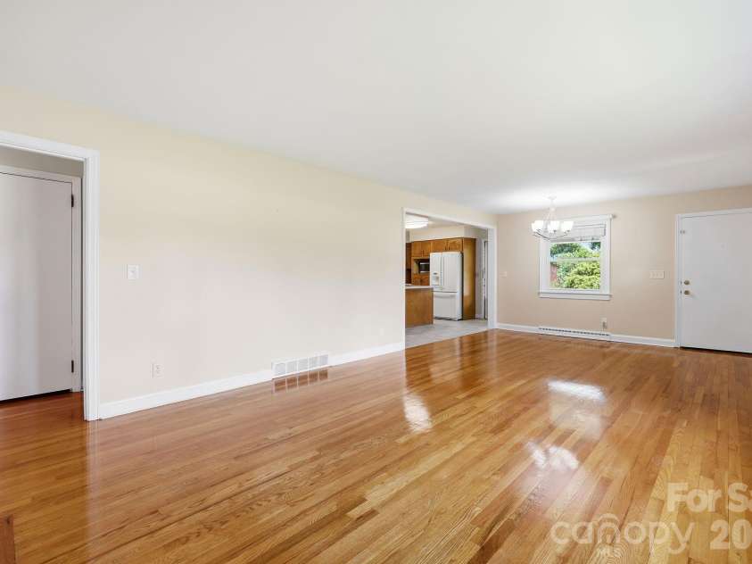 845 Sand Hill Road, Asheville, NC 28806.  MLS# CAR4407954, YatesRealty ID 43166. 
