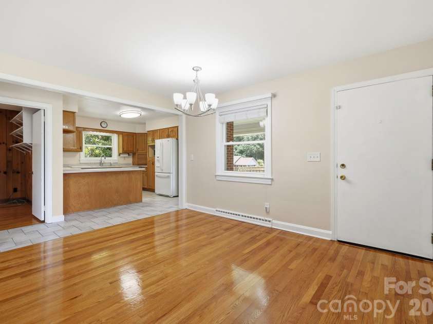 845 Sand Hill Road, Asheville, NC 28806.  MLS# CAR4407954, YatesRealty ID 43166. 