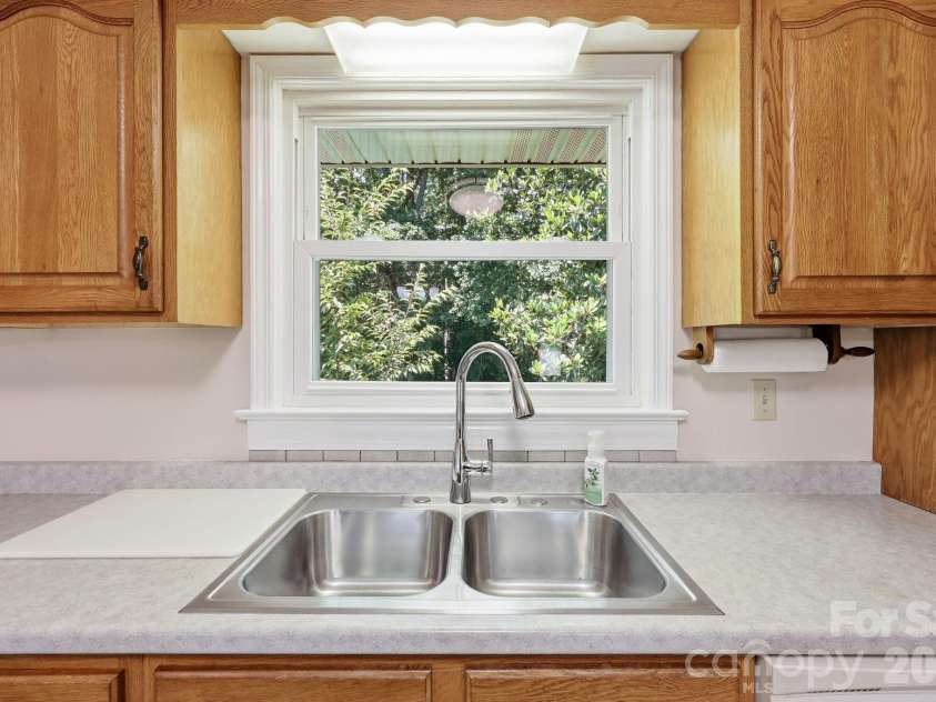 845 Sand Hill Road, Asheville, NC 28806.  MLS# CAR4407954, YatesRealty ID 43166. 