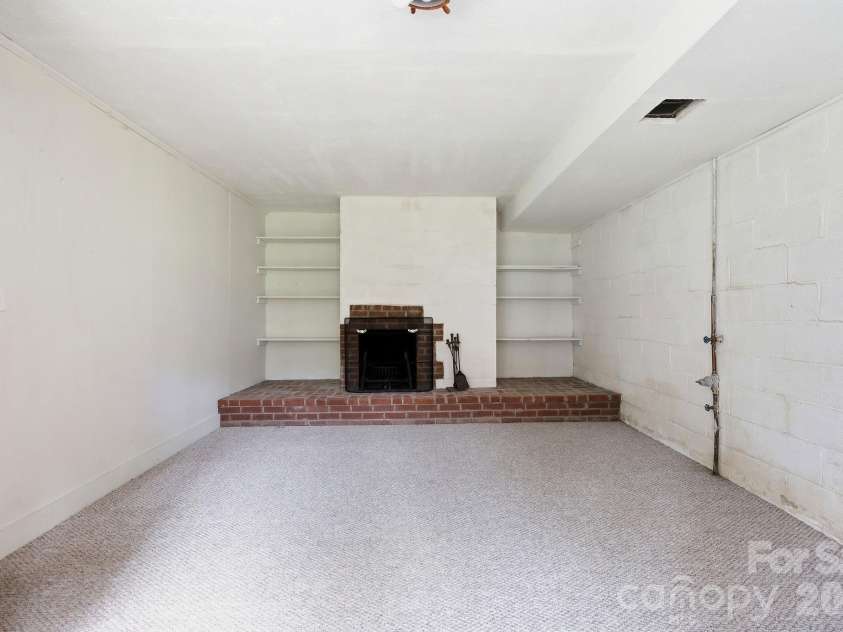 845 Sand Hill Road, Asheville, NC 28806.  MLS# CAR4407954, YatesRealty ID 43166. 