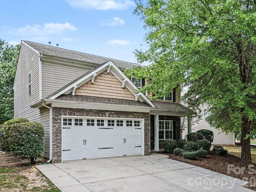 10004 Barrands Lane, Charlotte, NC 28278.  MLS# CAR4406172, YatesRealty ID 43167. 
