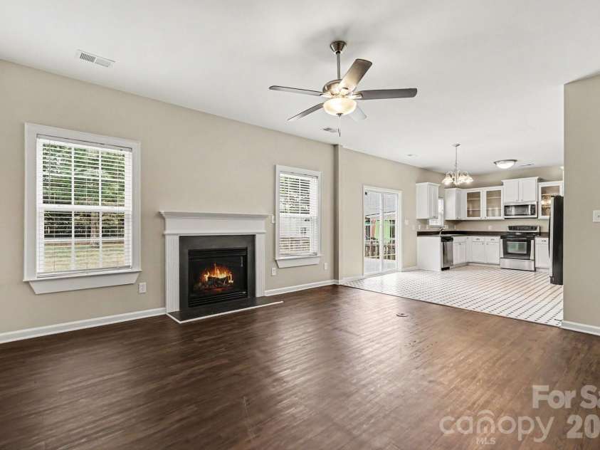 10004 Barrands Lane, Charlotte, NC 28278.  MLS# CAR4406172, YatesRealty ID 43167. 