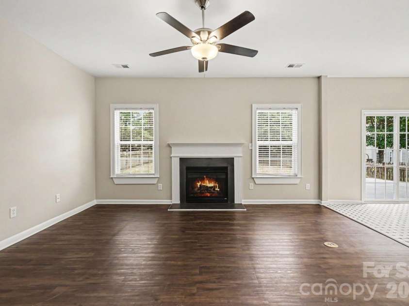 10004 Barrands Lane, Charlotte, NC 28278.  MLS# CAR4406172, YatesRealty ID 43167. 