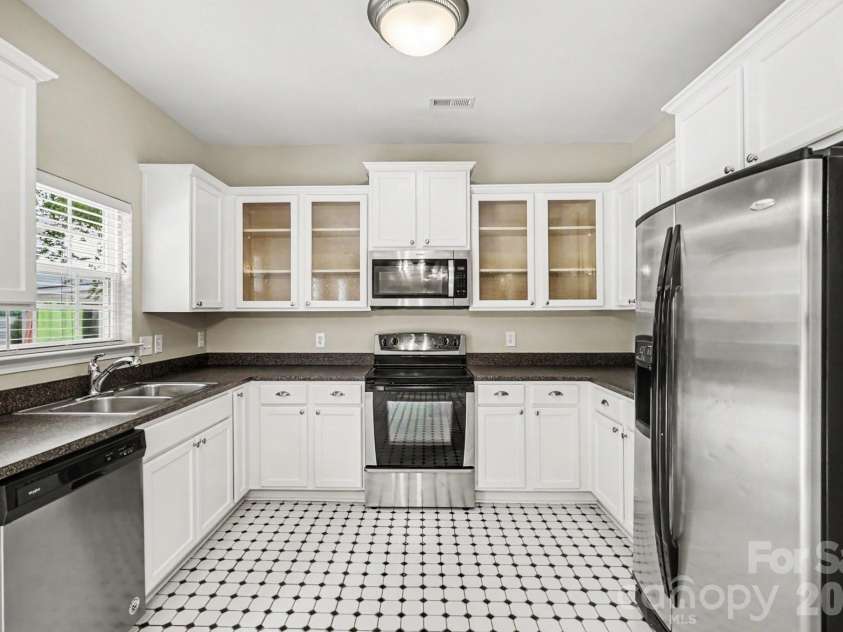 10004 Barrands Lane, Charlotte, NC 28278.  MLS# CAR4406172, YatesRealty ID 43167. 