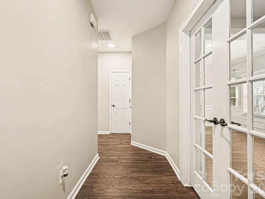 10004 Barrands Lane, Charlotte, NC 28278.  MLS# CAR4406172, YatesRealty ID 43167. 