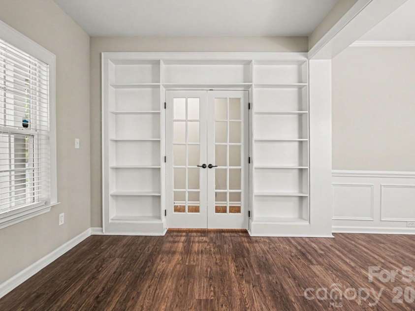 10004 Barrands Lane, Charlotte, NC 28278.  MLS# CAR4406172, YatesRealty ID 43167. 