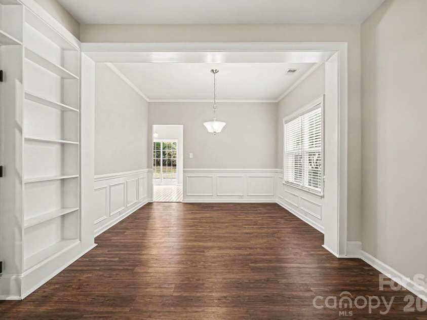 10004 Barrands Lane, Charlotte, NC 28278.  MLS# CAR4406172, YatesRealty ID 43167. 