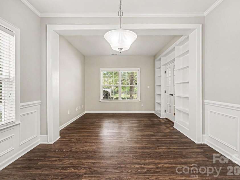 10004 Barrands Lane, Charlotte, NC 28278.  MLS# CAR4406172, YatesRealty ID 43167. 