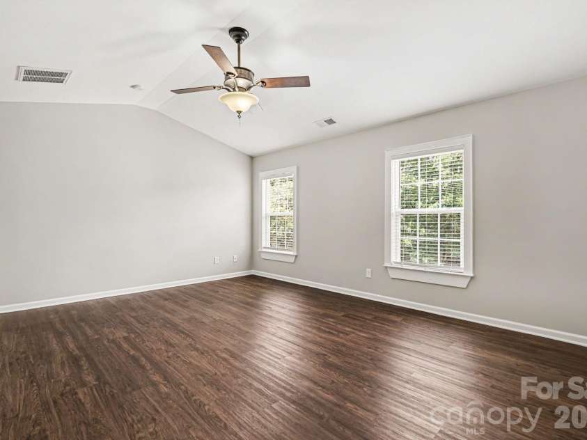 10004 Barrands Lane, Charlotte, NC 28278.  MLS# CAR4406172, YatesRealty ID 43167. 