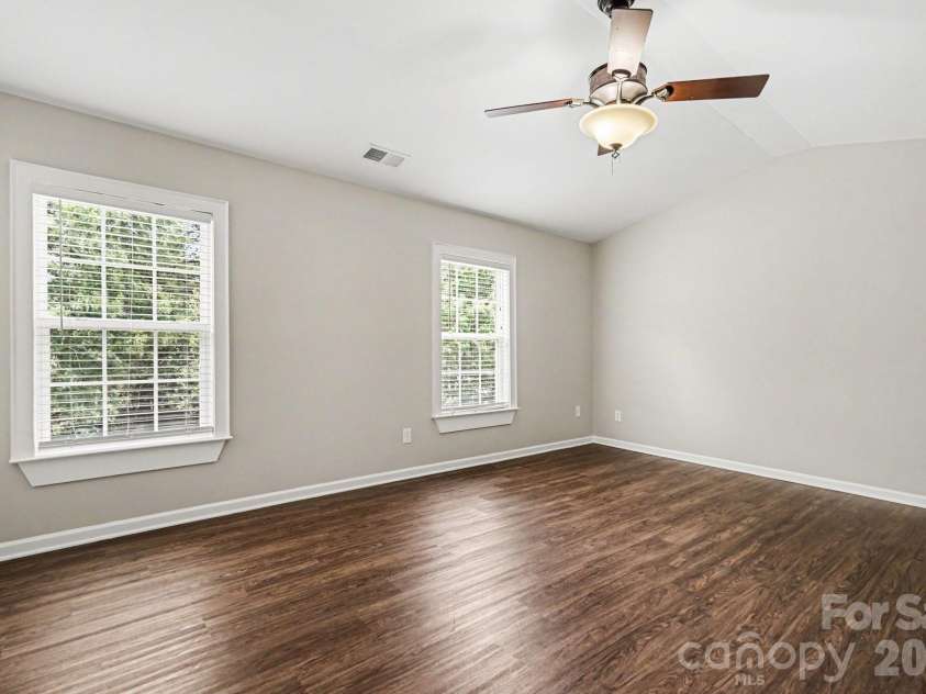 10004 Barrands Lane, Charlotte, NC 28278.  MLS# CAR4406172, YatesRealty ID 43167. 